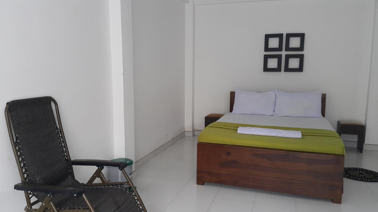 City Capital Hostel 아누라다푸라 외부 사진