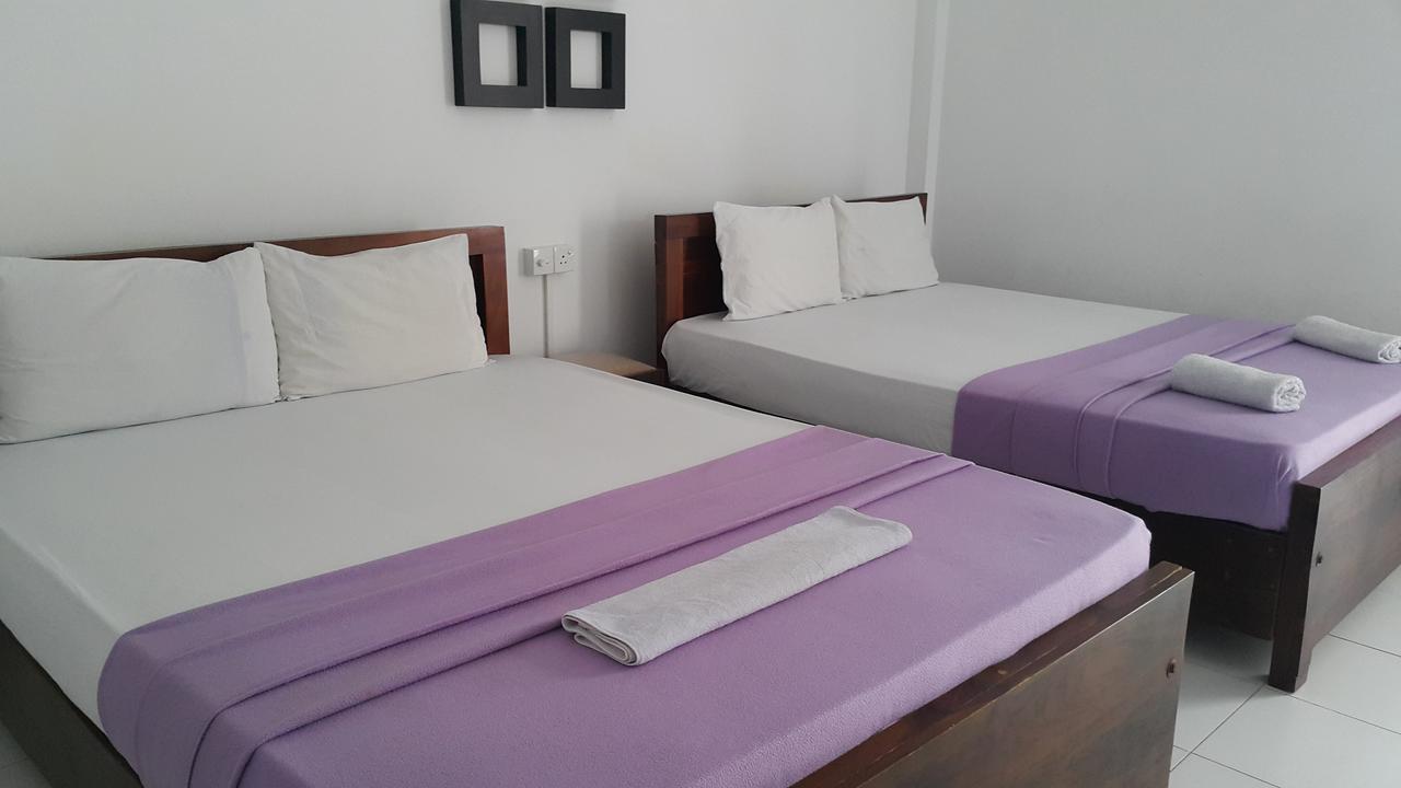 City Capital Hostel 아누라다푸라 외부 사진