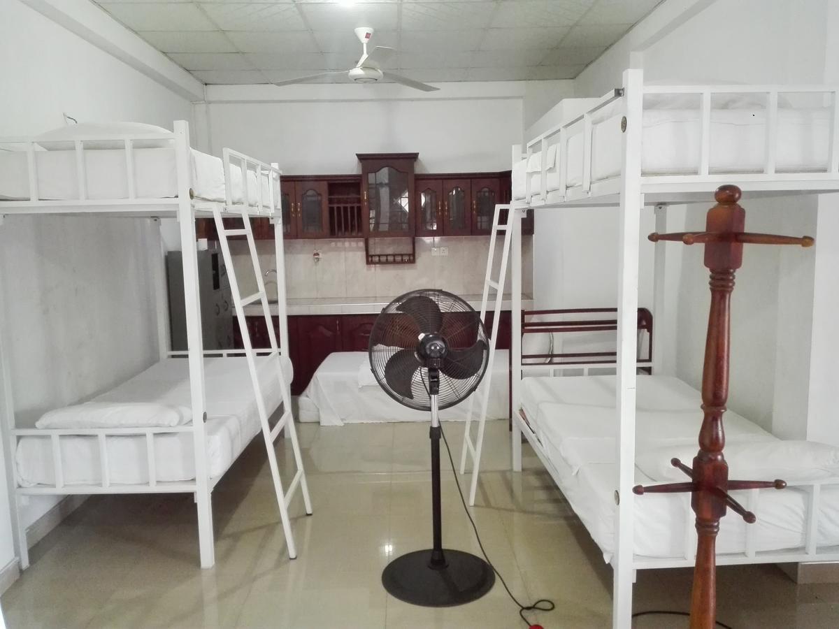 City Capital Hostel 아누라다푸라 외부 사진