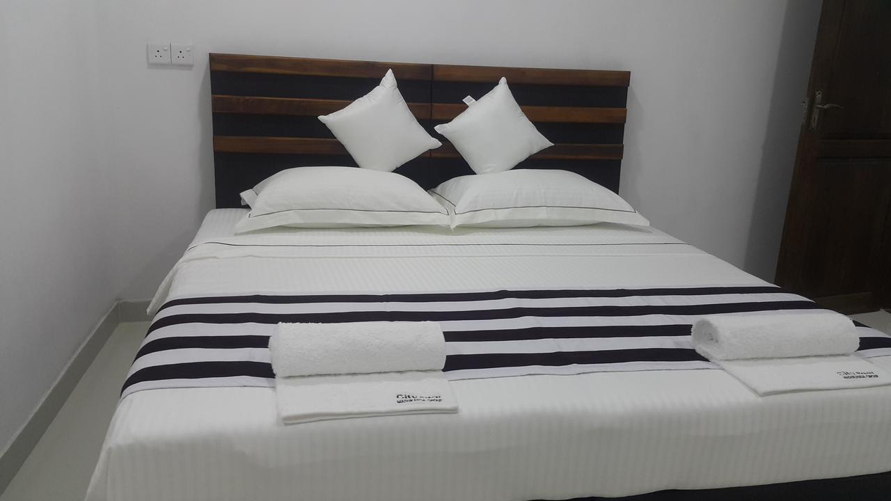 City Capital Hostel 아누라다푸라 외부 사진