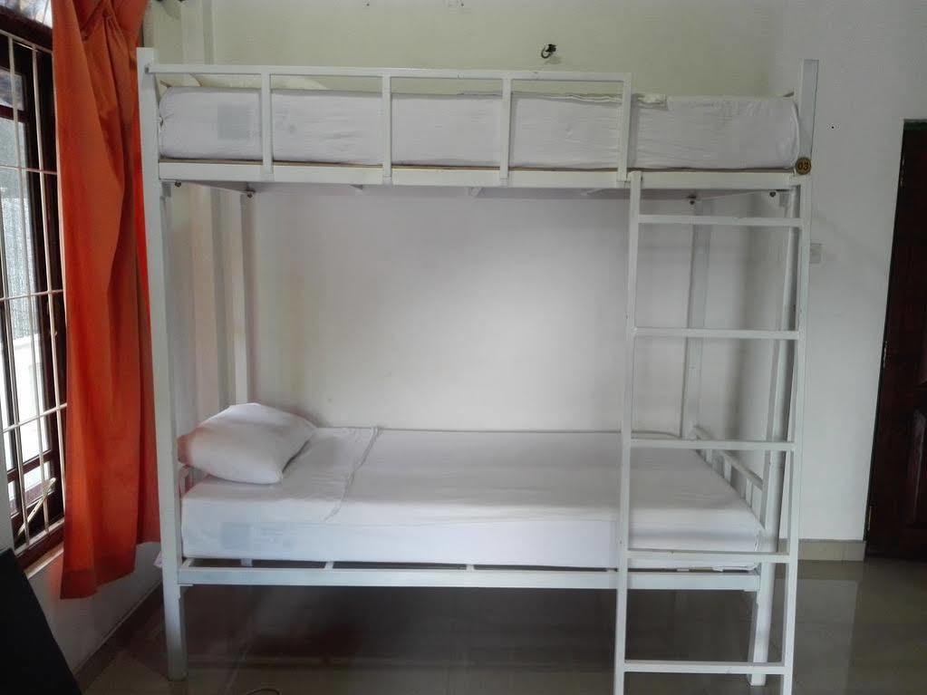 City Capital Hostel 아누라다푸라 외부 사진